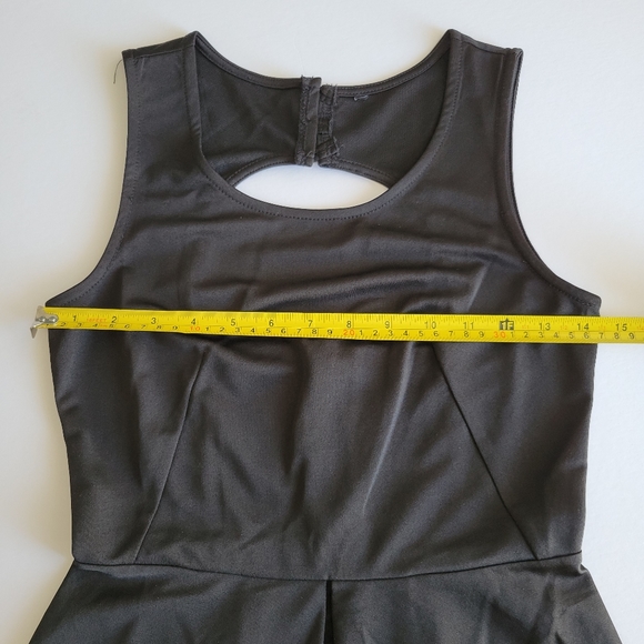 Black Open Back Peplum Top - Picture 6 of 10